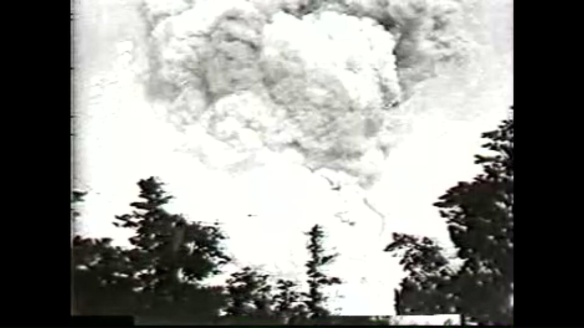 1926年5月24日に十勝岳が爆発（提供：上富良野町郷土館）