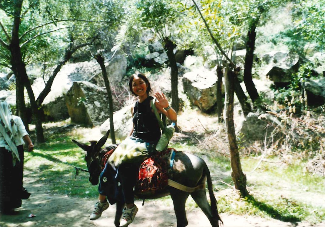 高校を卒業後　多摩美術大学環境デザイン学科に進学