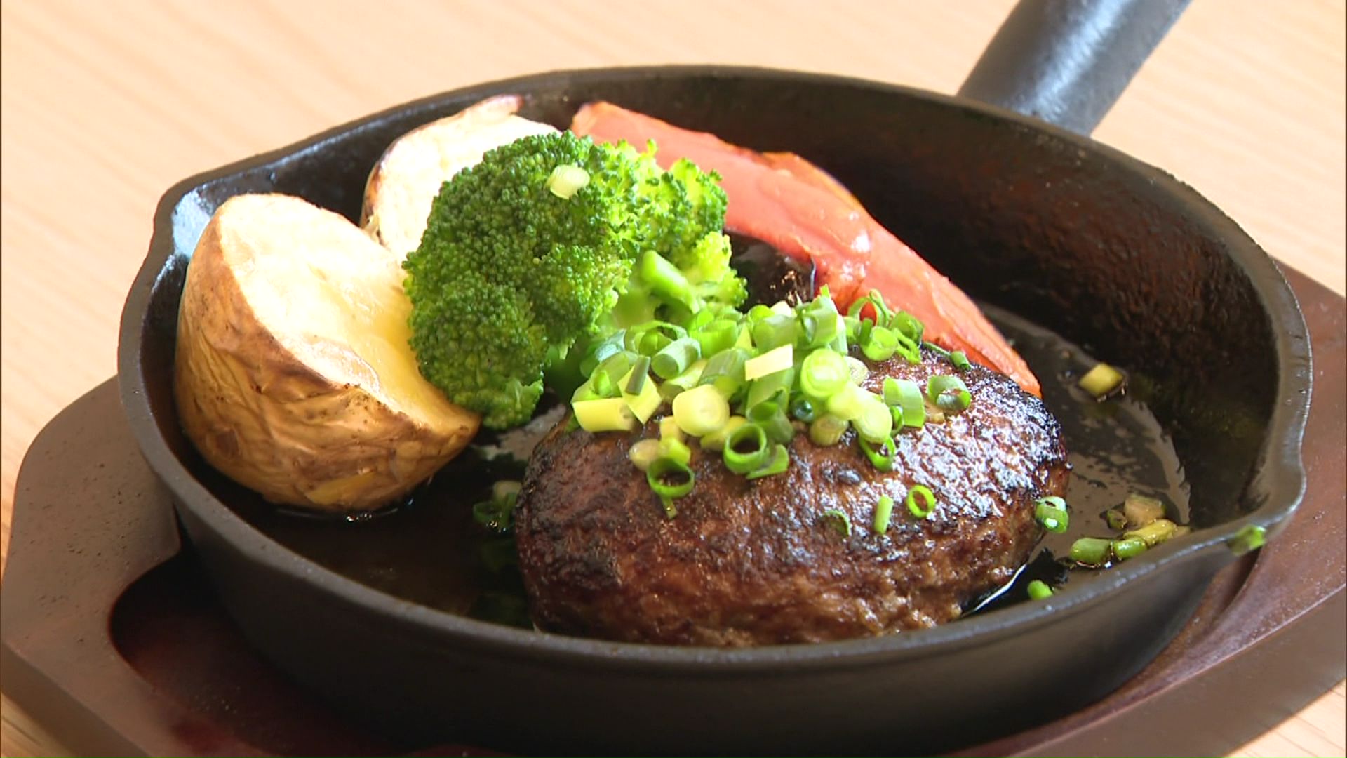 店で一番の人気料理が出来上がりましたが…