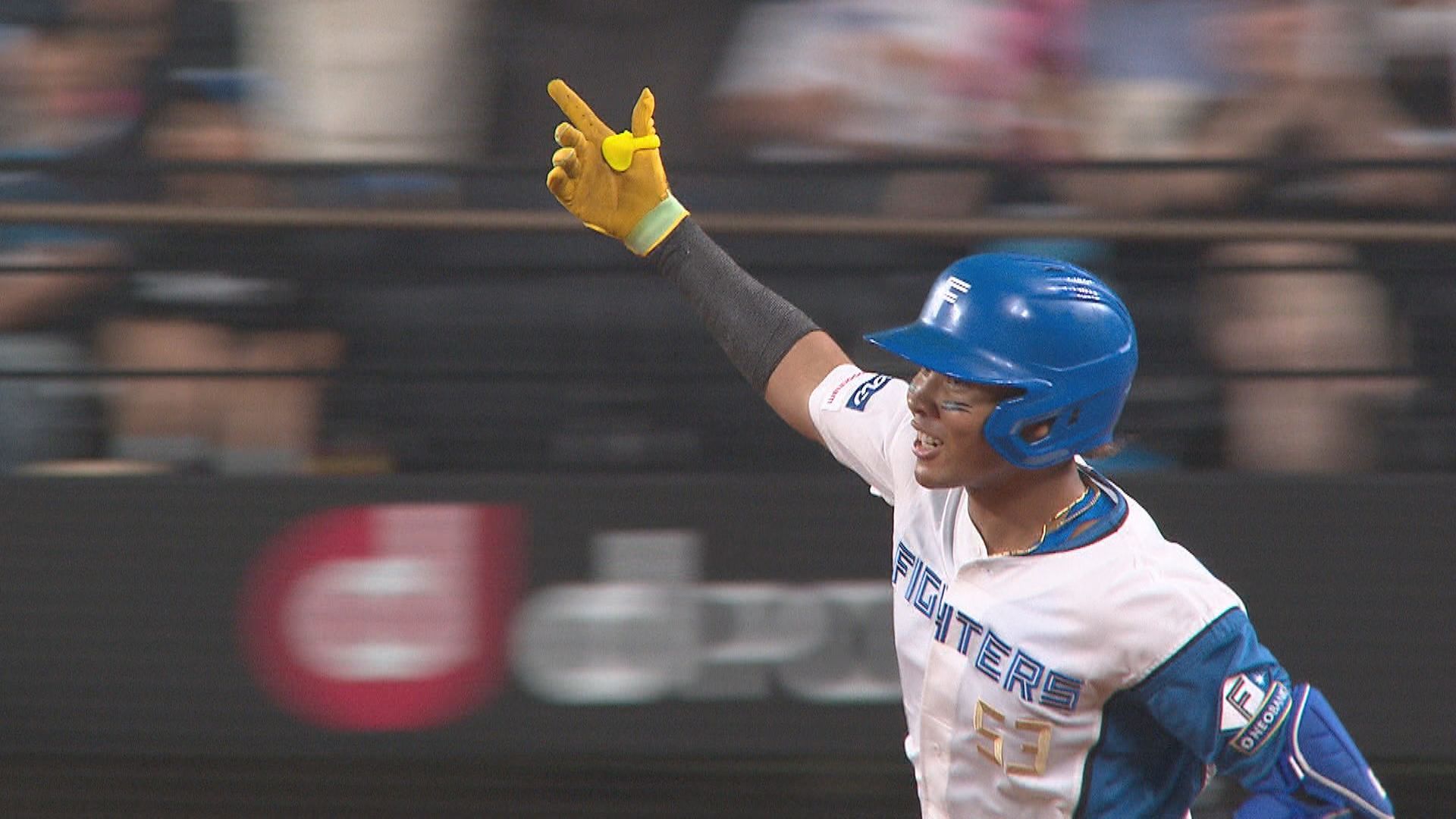 先頭打者ホームランを放つ水谷瞬選手