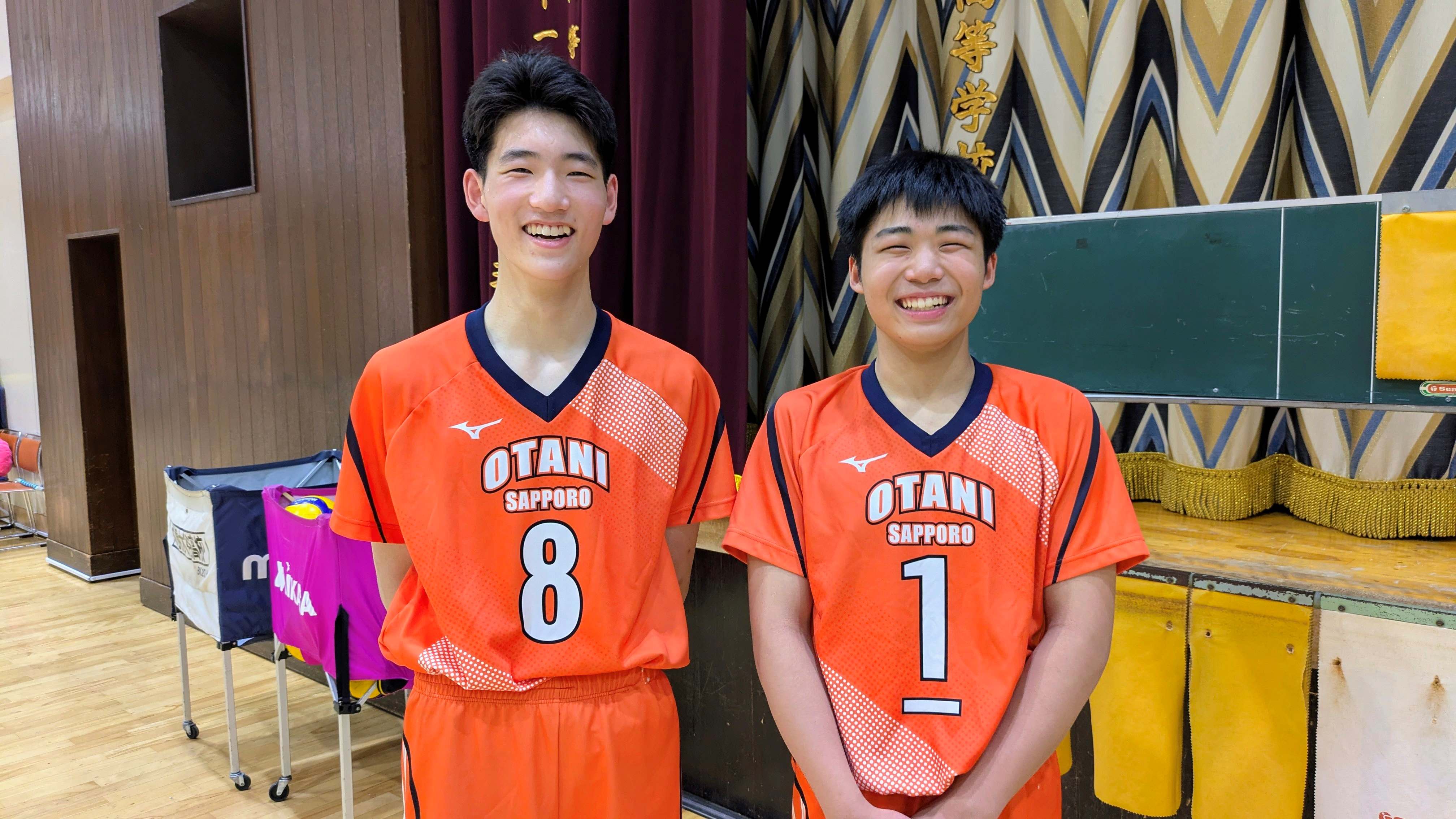 小西出隼翔さん（左）とキャプテンの元沢想さん（右）