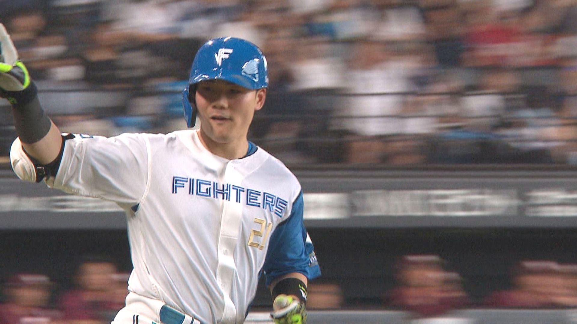 決勝2ランホームランを放つ 清宮幸太郎 選手