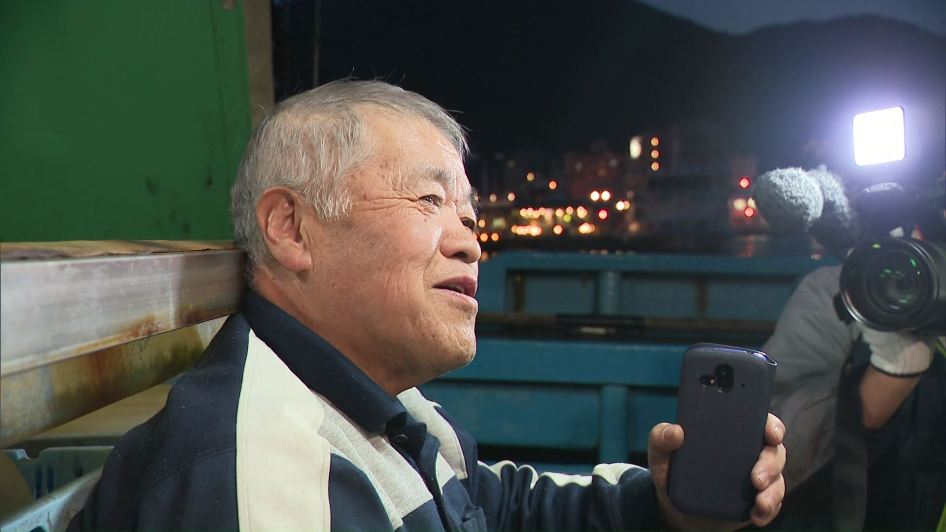 初水揚げほぼゼロで嘆くイカ漁師