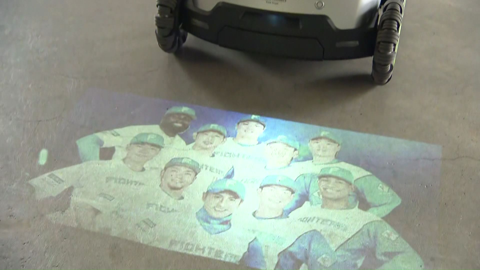 床に映像を映し出すこともできる