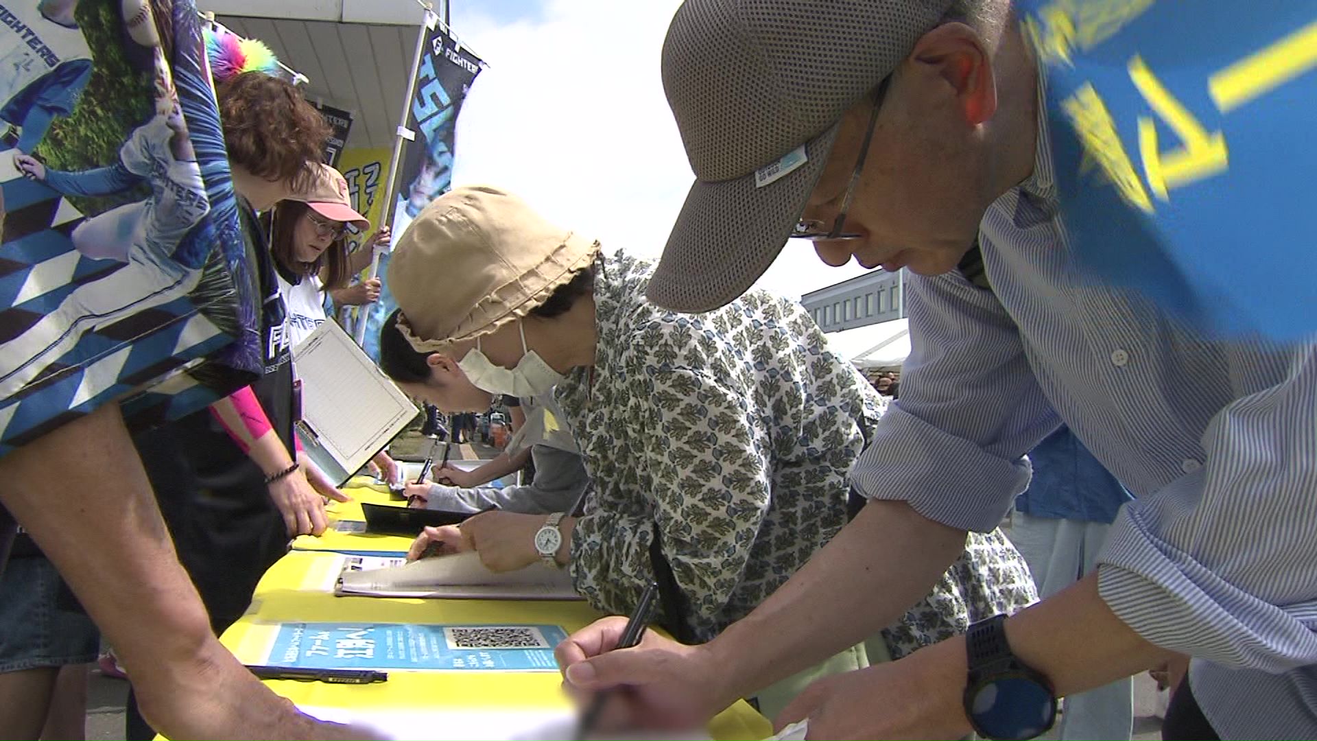 江別やきもの市の会場では署名活動