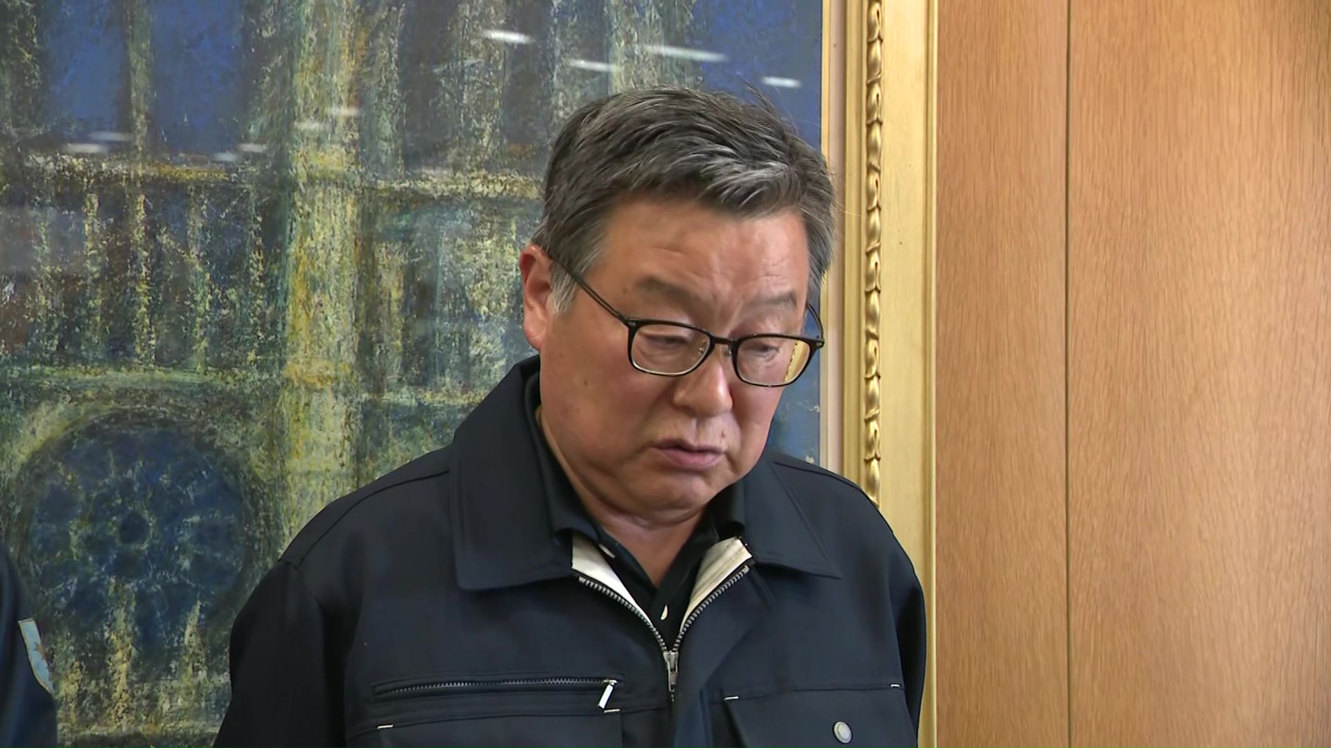 福島町・鳴海清春町長の対応は？