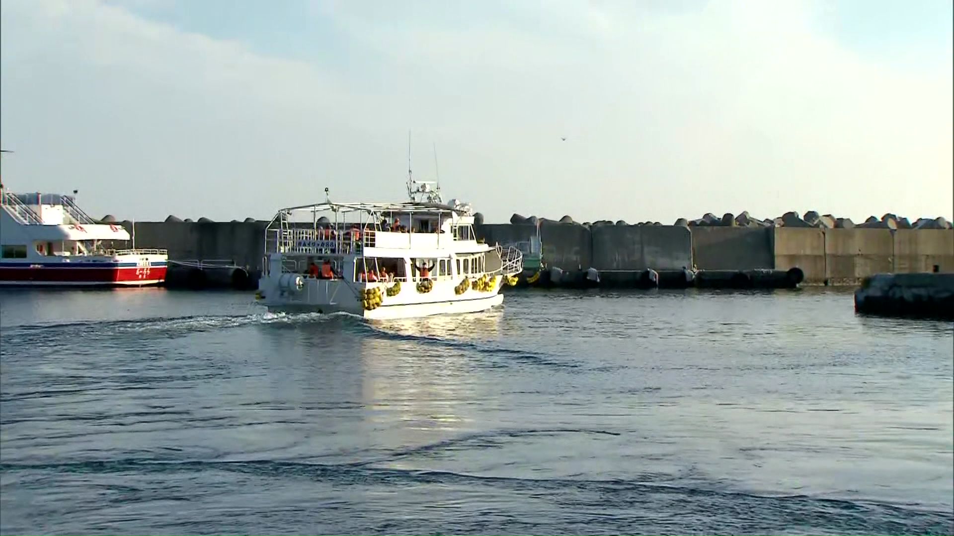 ウトロ漁港から現場へ向かう