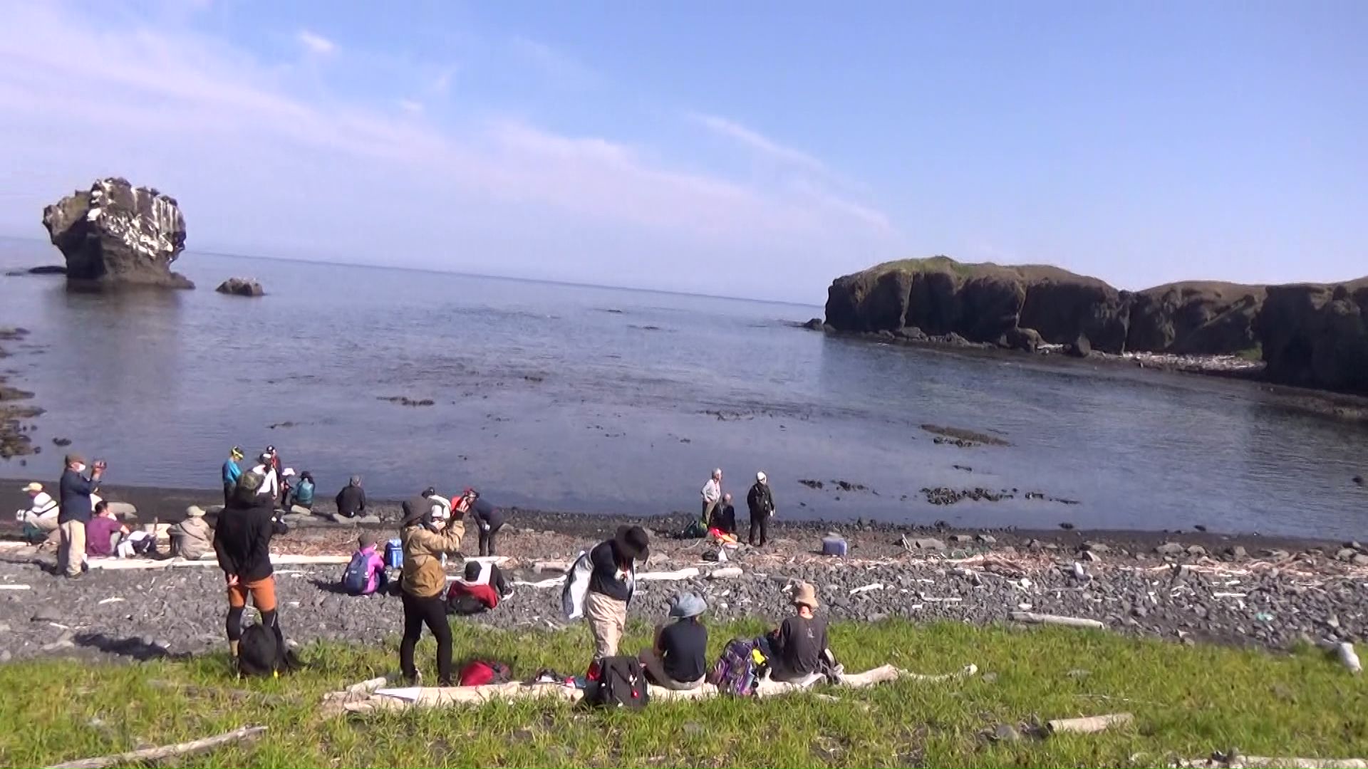 乗客の遺骨や遺品が発見された「啓吉湾」