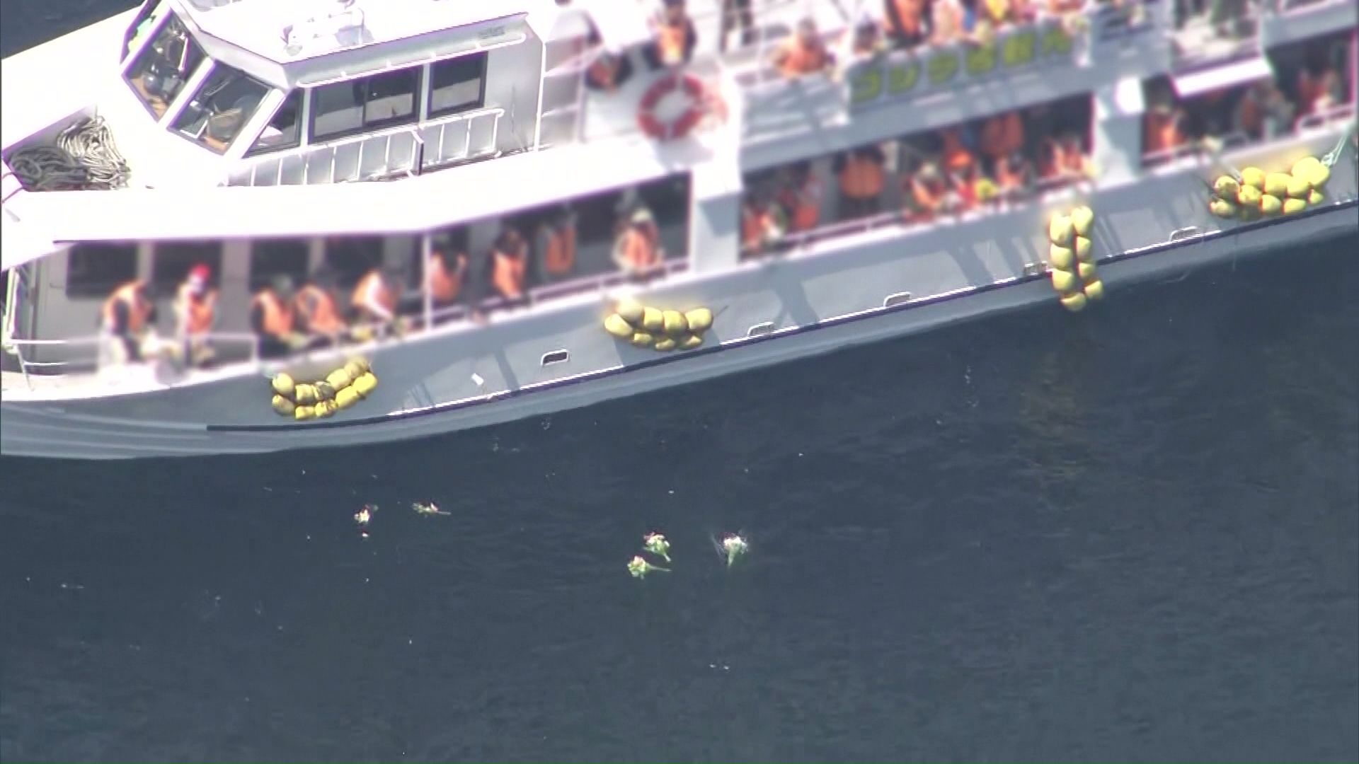 知床の大自然を前に行われた洋上慰霊