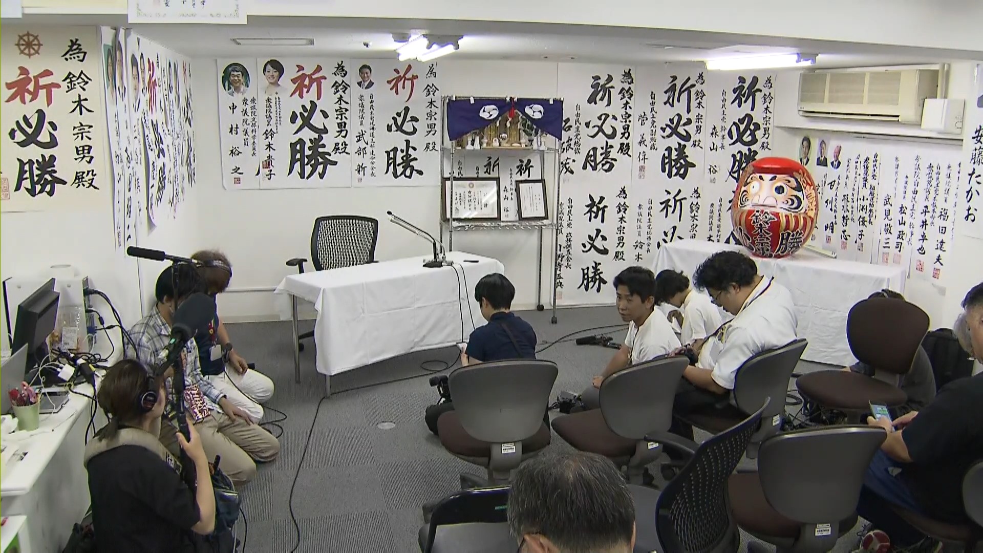 再び会見が開かれる予定の事務所(午前11時ごろ)