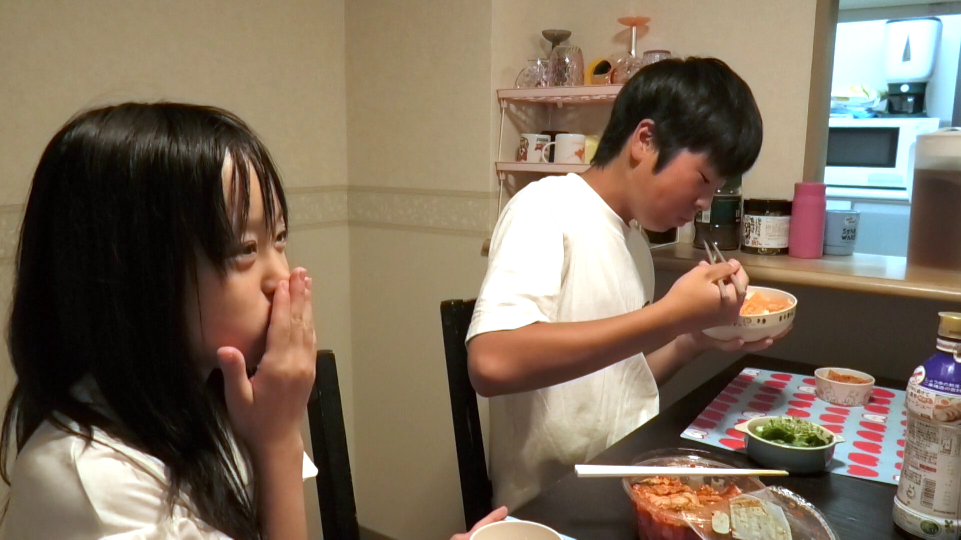 パパを気遣う子どもたち