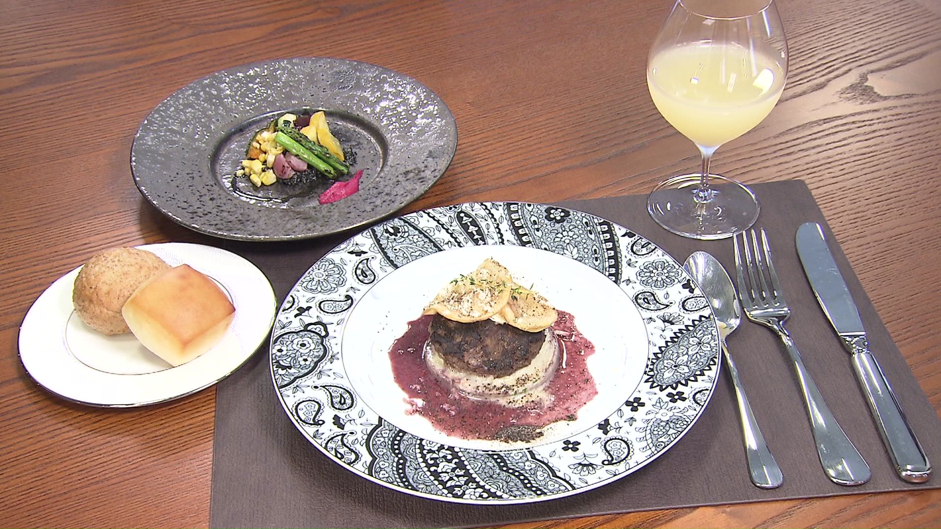 蝦夷鹿肉のハンバーグ