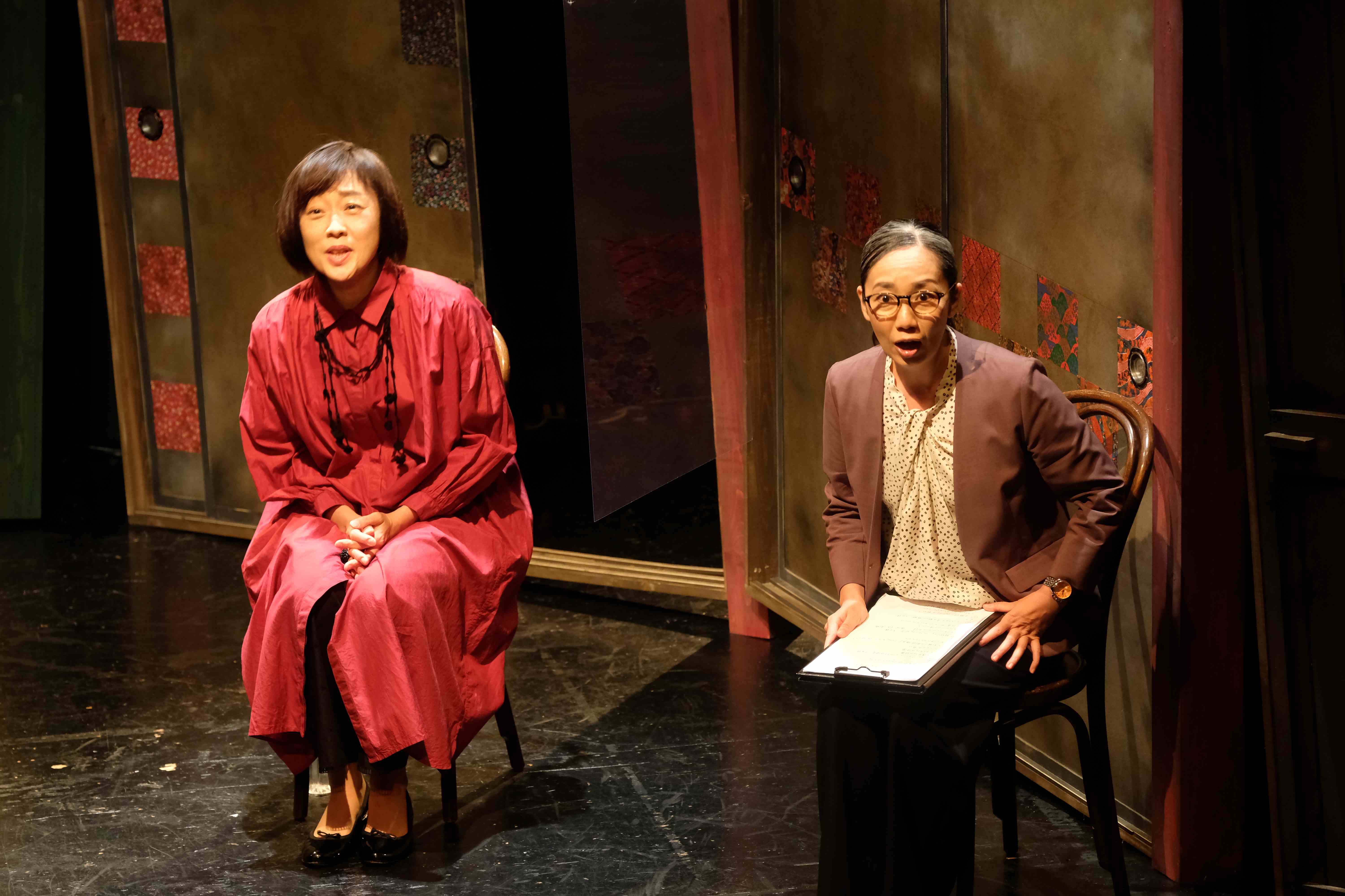 2021年「劇後鼎談」西田薫さん(左)、西田薫さん(右) 撮影:高橋克己