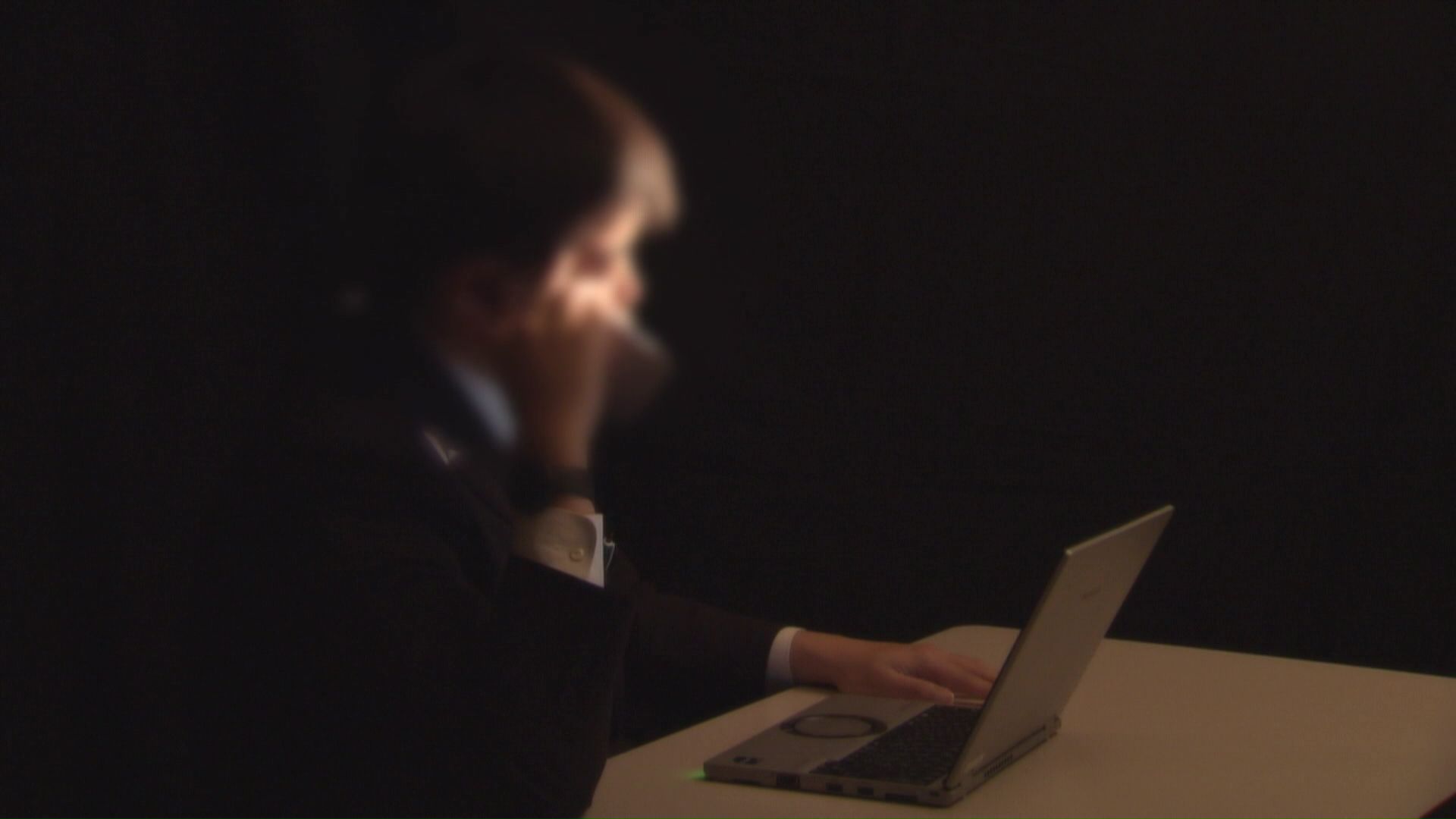 警察官をかたる男からの電話（写真はイメージ）