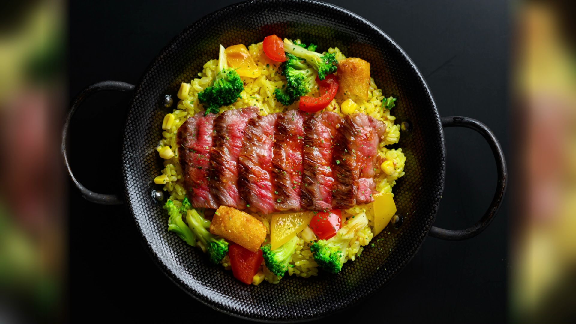 ふらの和牛ステーキパエリア風(提供:H.N.F.)