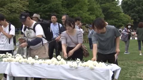 献花も行われた