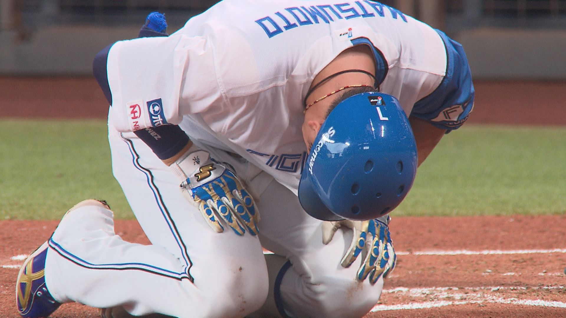 2回に死球を受けて途中交代した松本剛選手