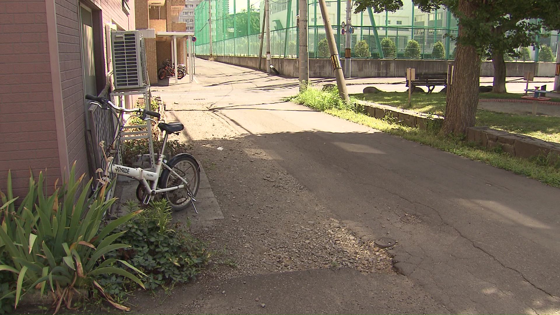 公園や住宅などがある現場付近（札幌中央区南12条西8丁目の路上）
