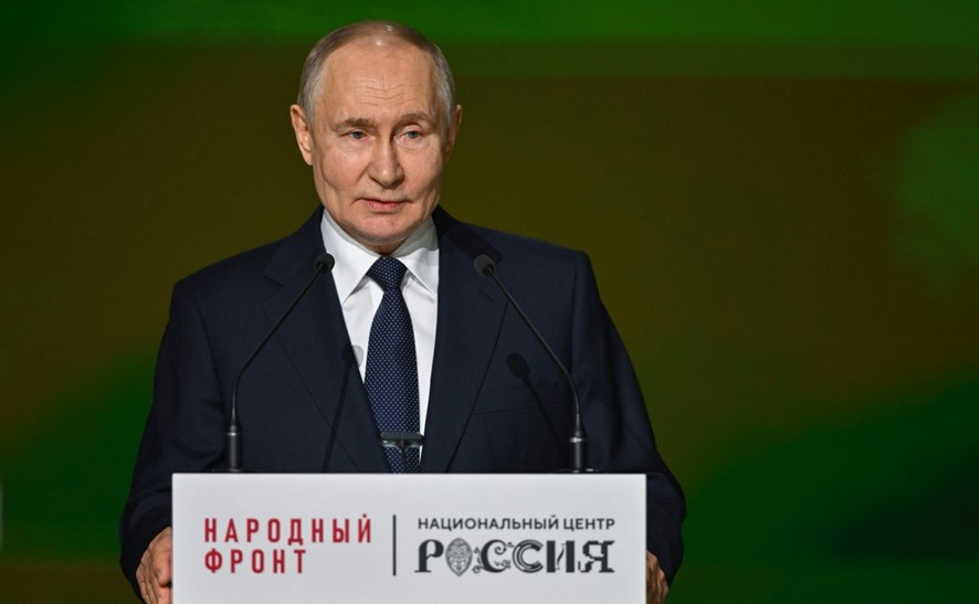 モスクワ市内で開かれたフォーラムで演説するプーチン大統領（ロシア大統領府HPより、2025年7月）