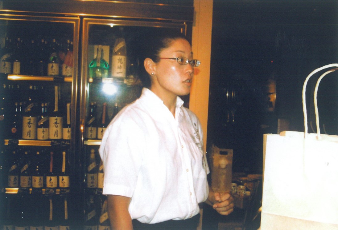 日本酒をもっと知ってもらうため「酒屋＆BAR 観月蔵」を2006年にオープン