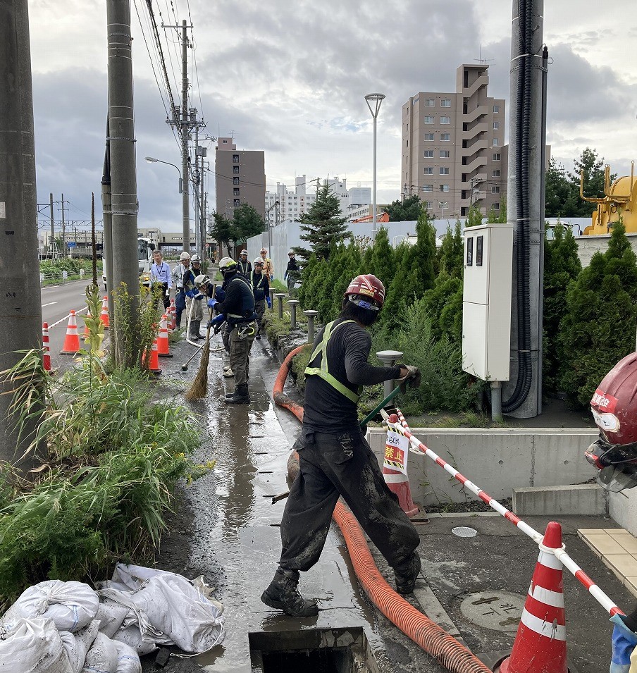 撤去・回収作業の様子(提供:鉄道・運輸機構)
