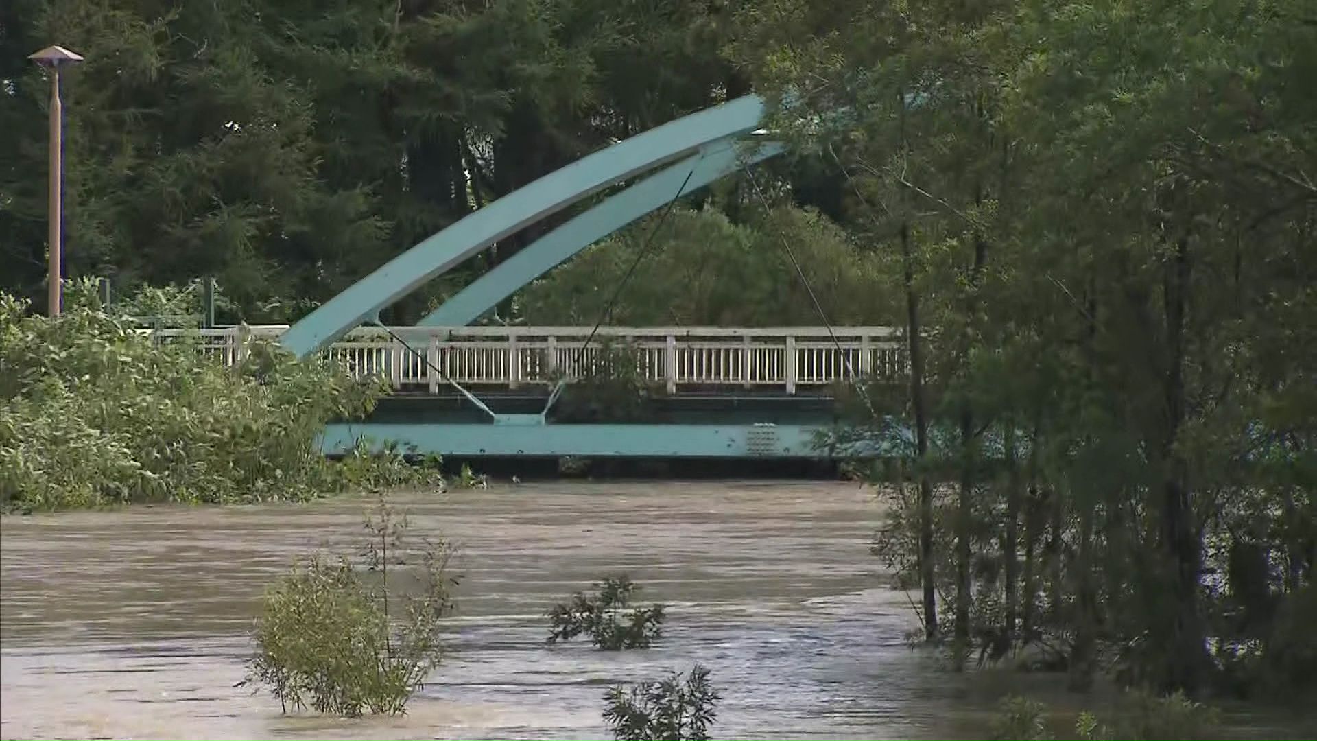 増水した川（豊富町）
