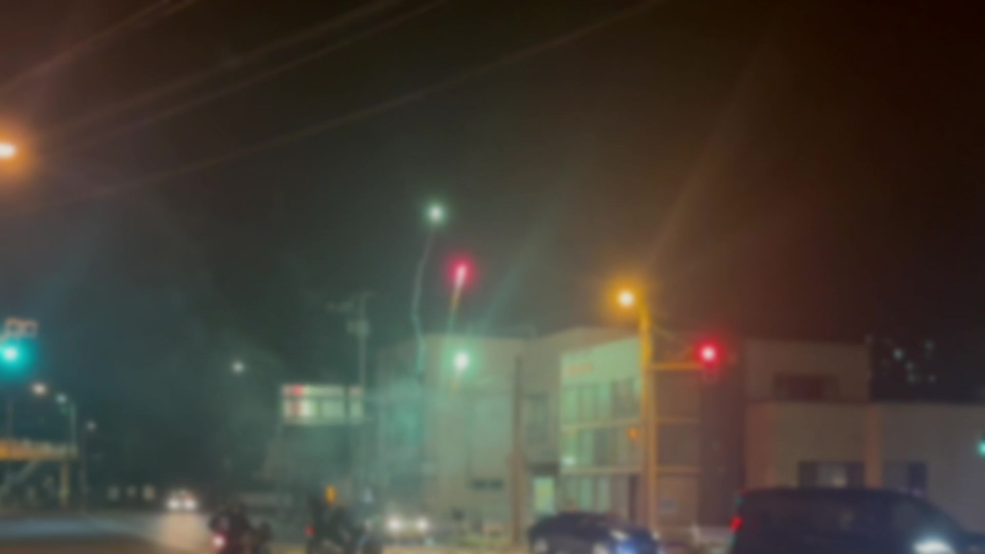 花火を打ち上げる様子も（提供：視聴者）