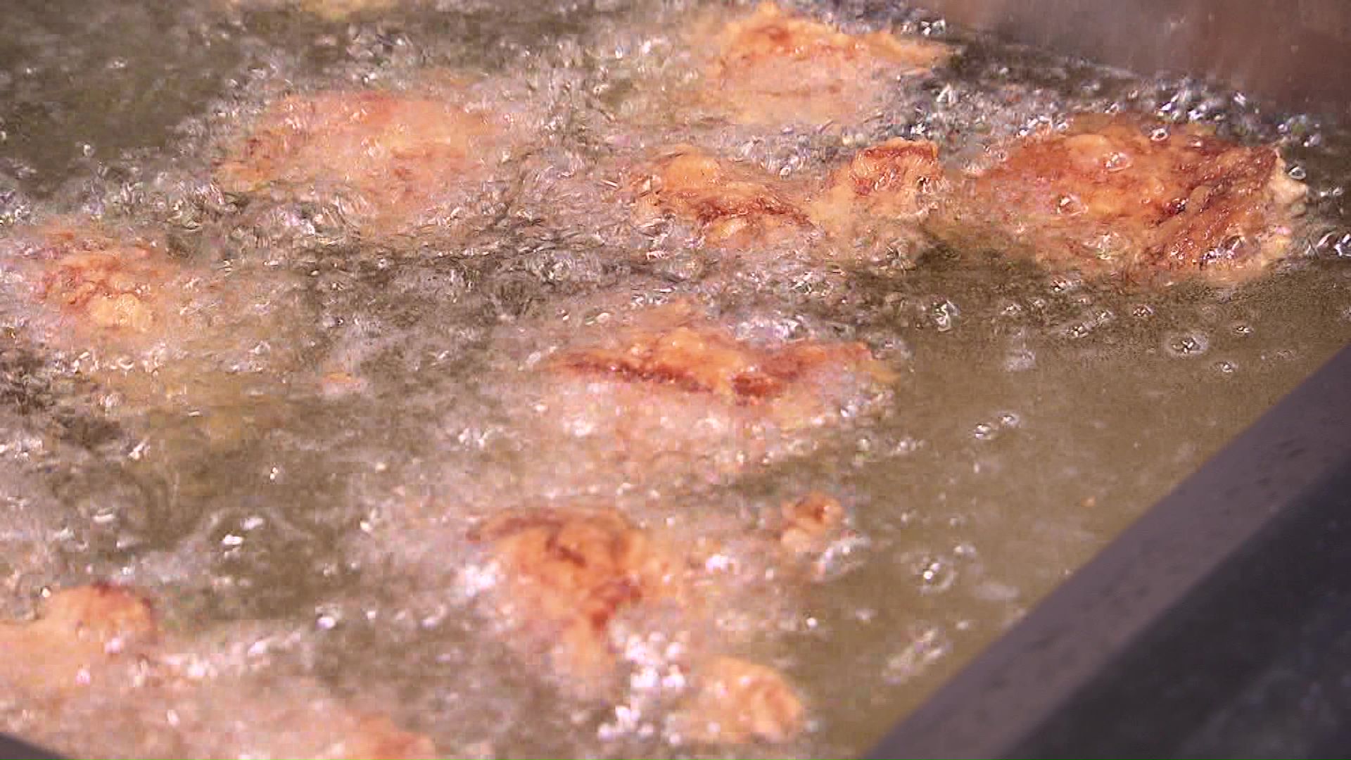 3度揚げなので使う油は普通の飲食店の3倍