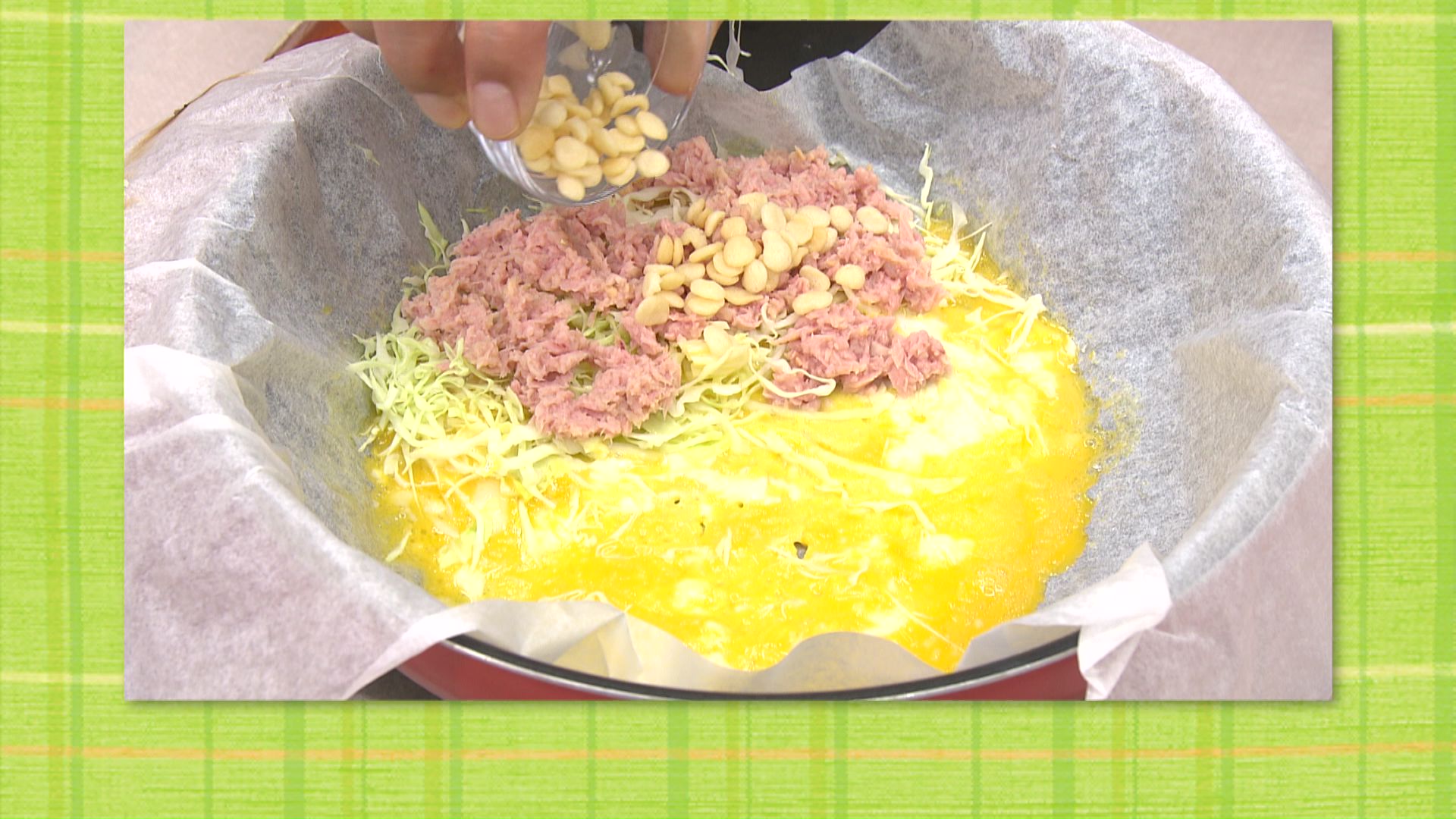 フライパンにクッキングシートをしき調理