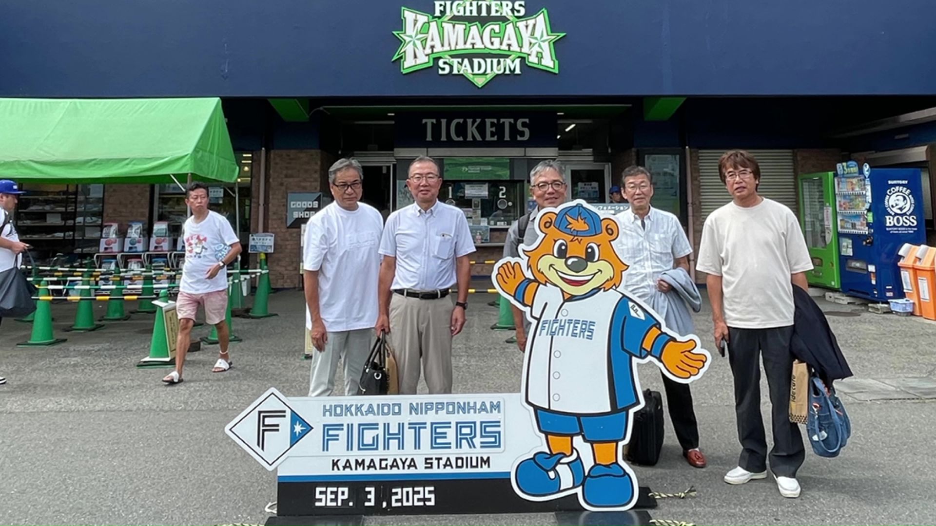 ファイターズ2軍球場を視察する恵庭市期成会幹部ら