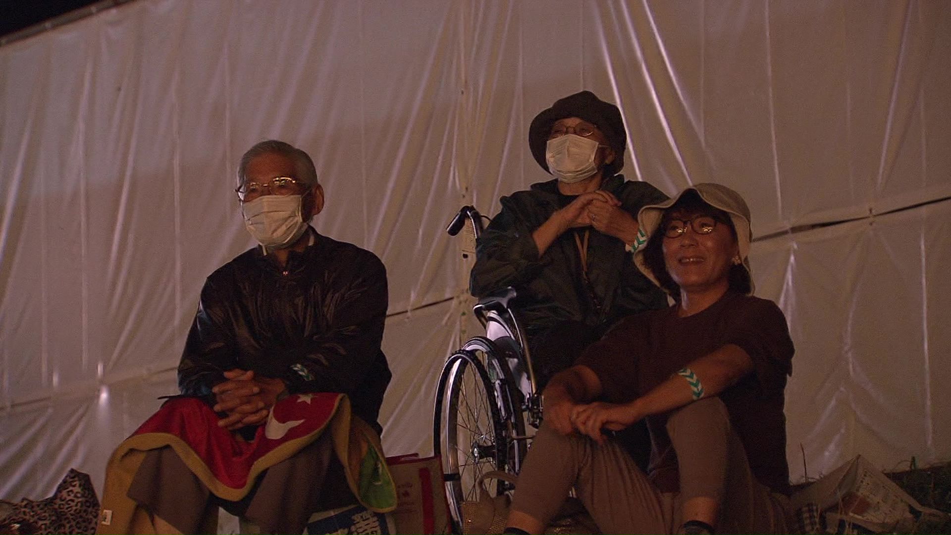 「本当に感激した」車椅子で駆けつけた女性