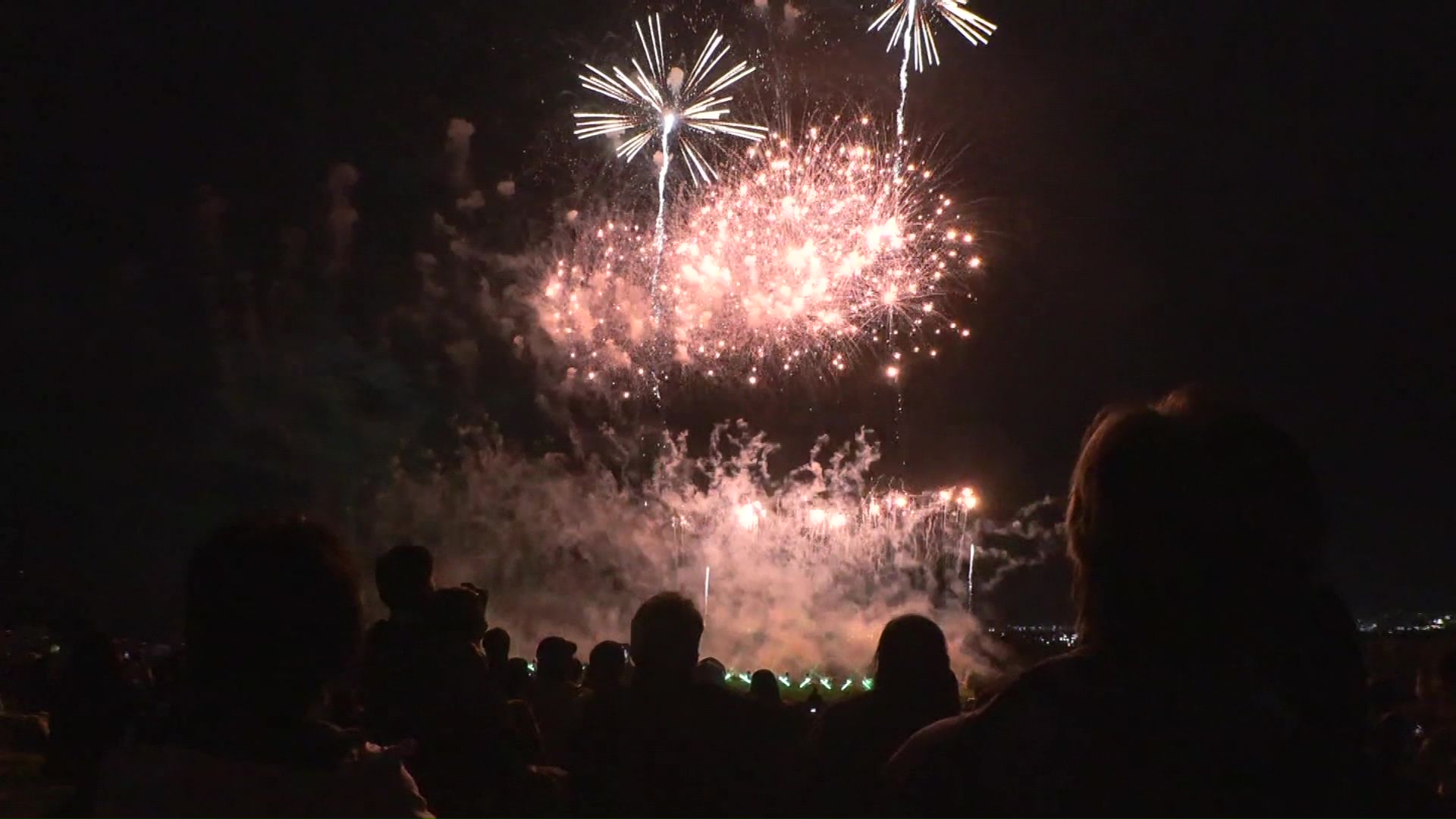 初めて開かれた「室蘭満天花火」
