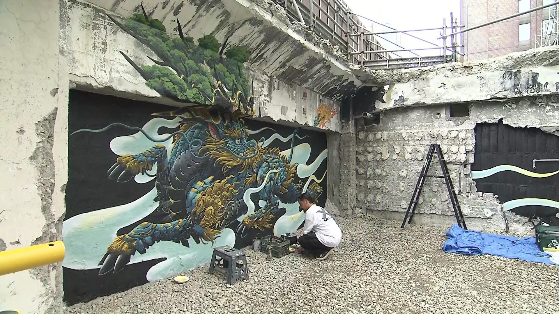 コンクリートには絵が描かれた