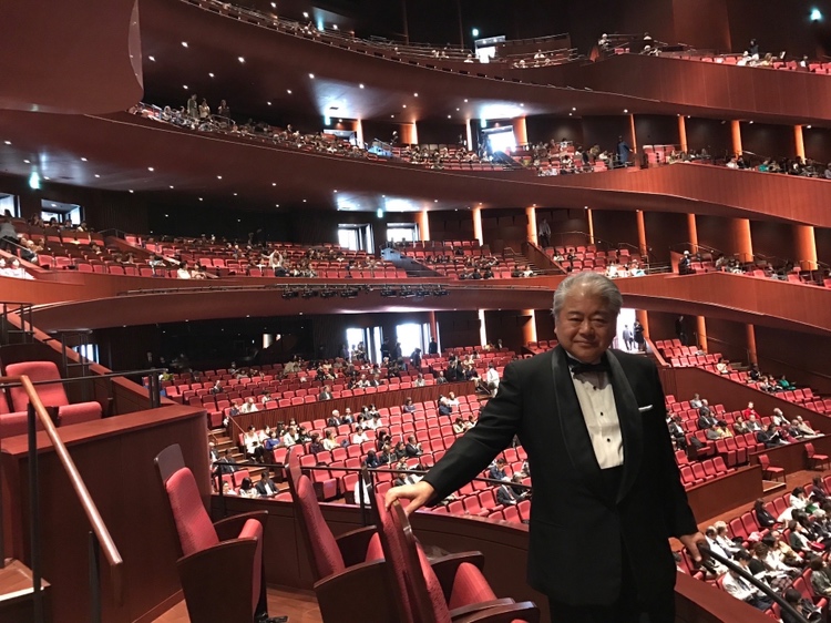 文化芸術を愛した上田さん(遺族提供)