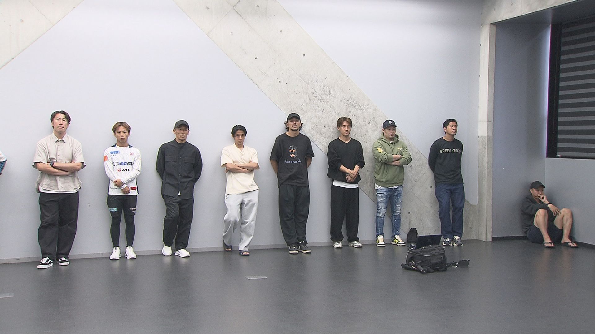 引退会見に集まるチームメイトたち