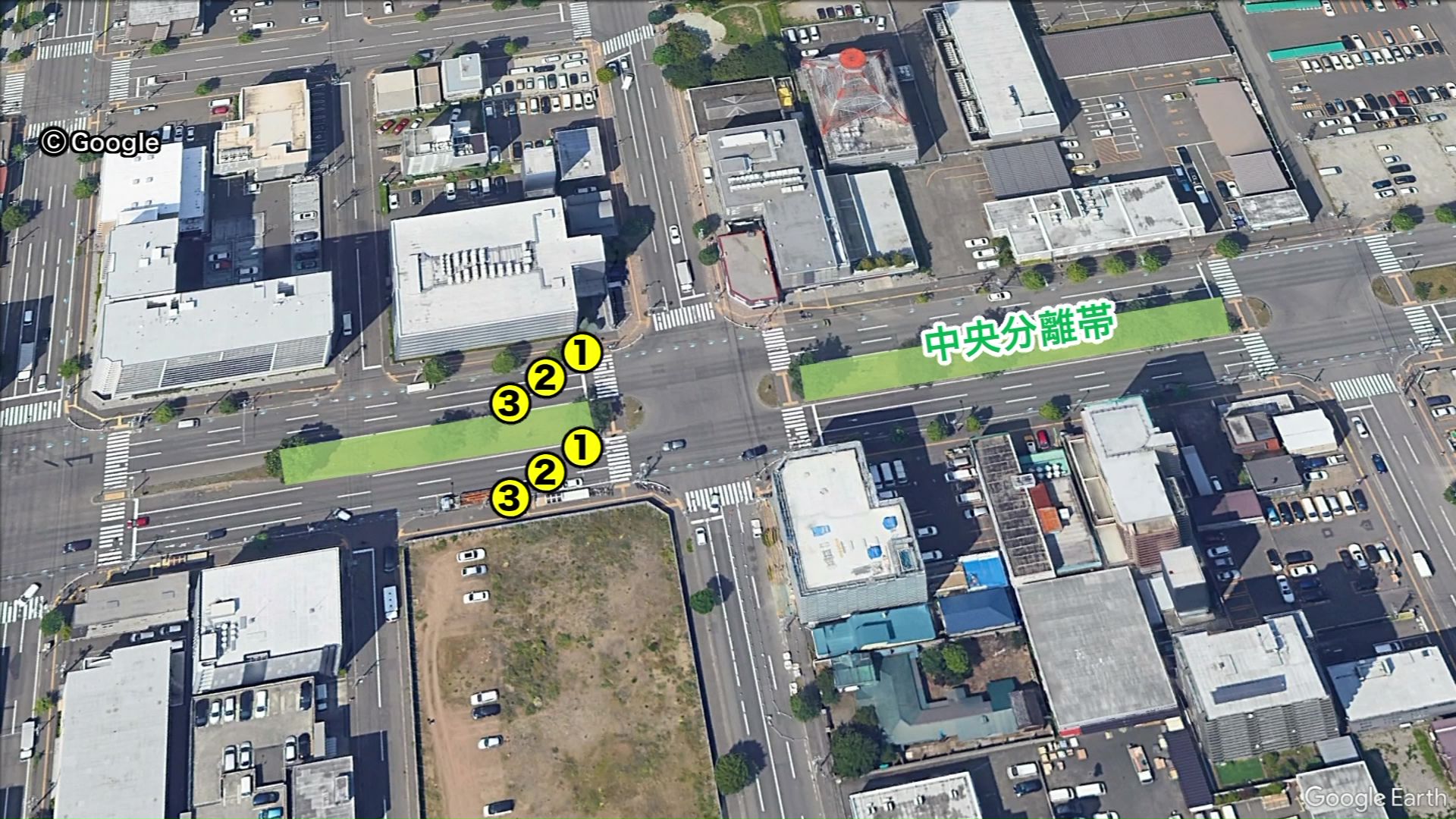 片側3車線で車通りも多い