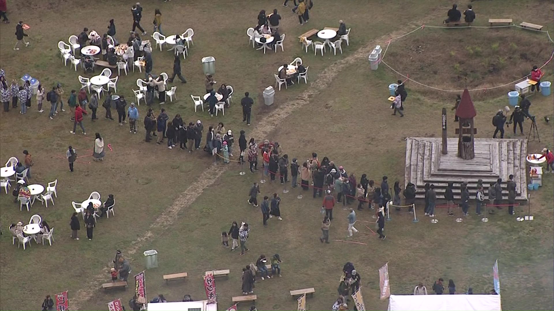 紅葉とともにグルメを楽しむ