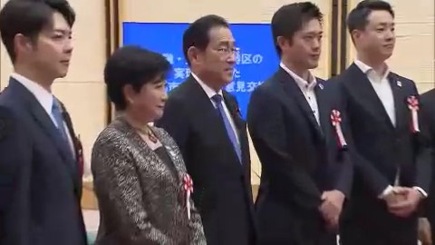 GX特区の意見交換で同席する鈴木直道北海道知事と吉村洋文大阪府知事（2024年5月）