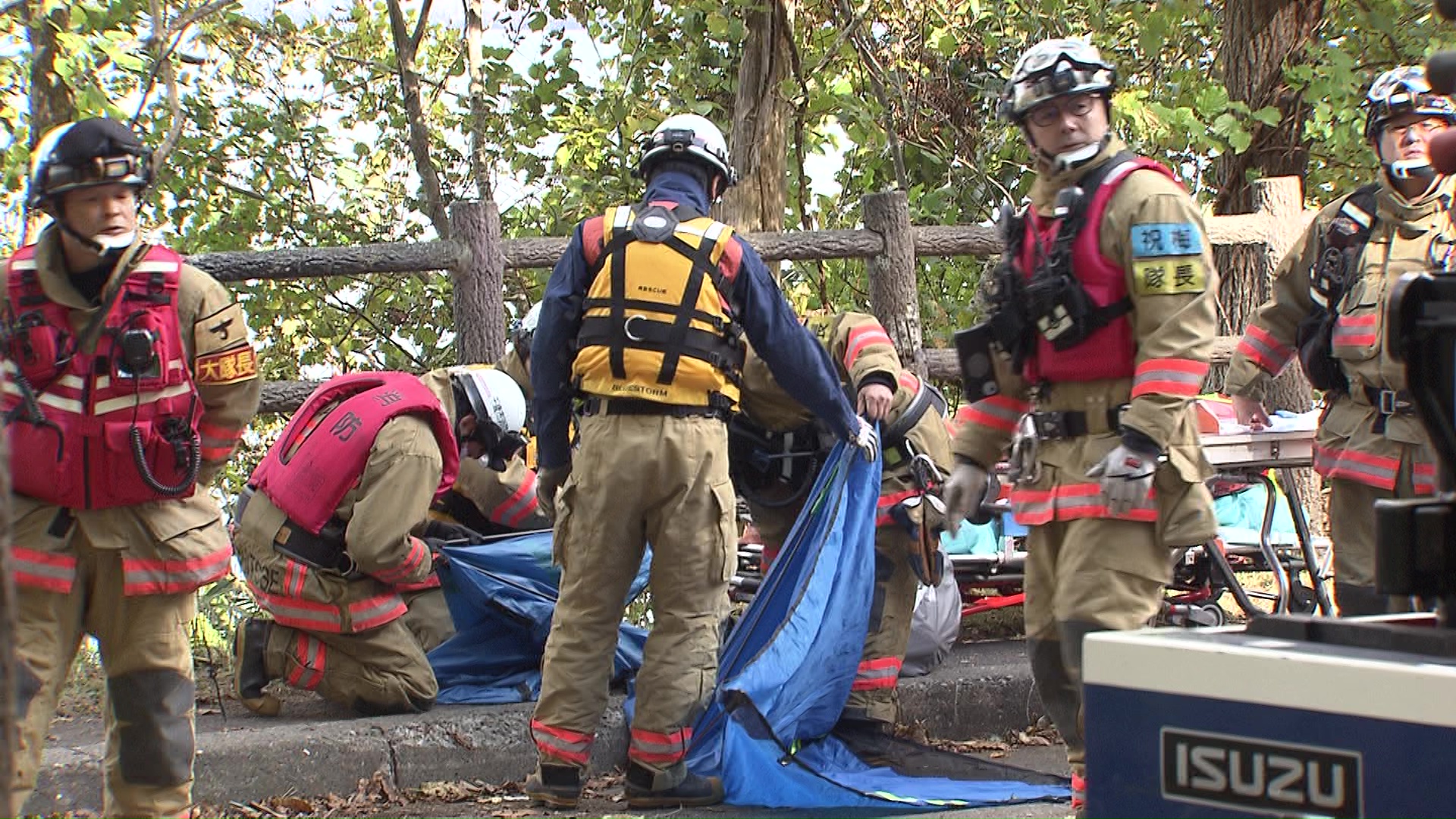 遺体がみつかった湖畔の現場