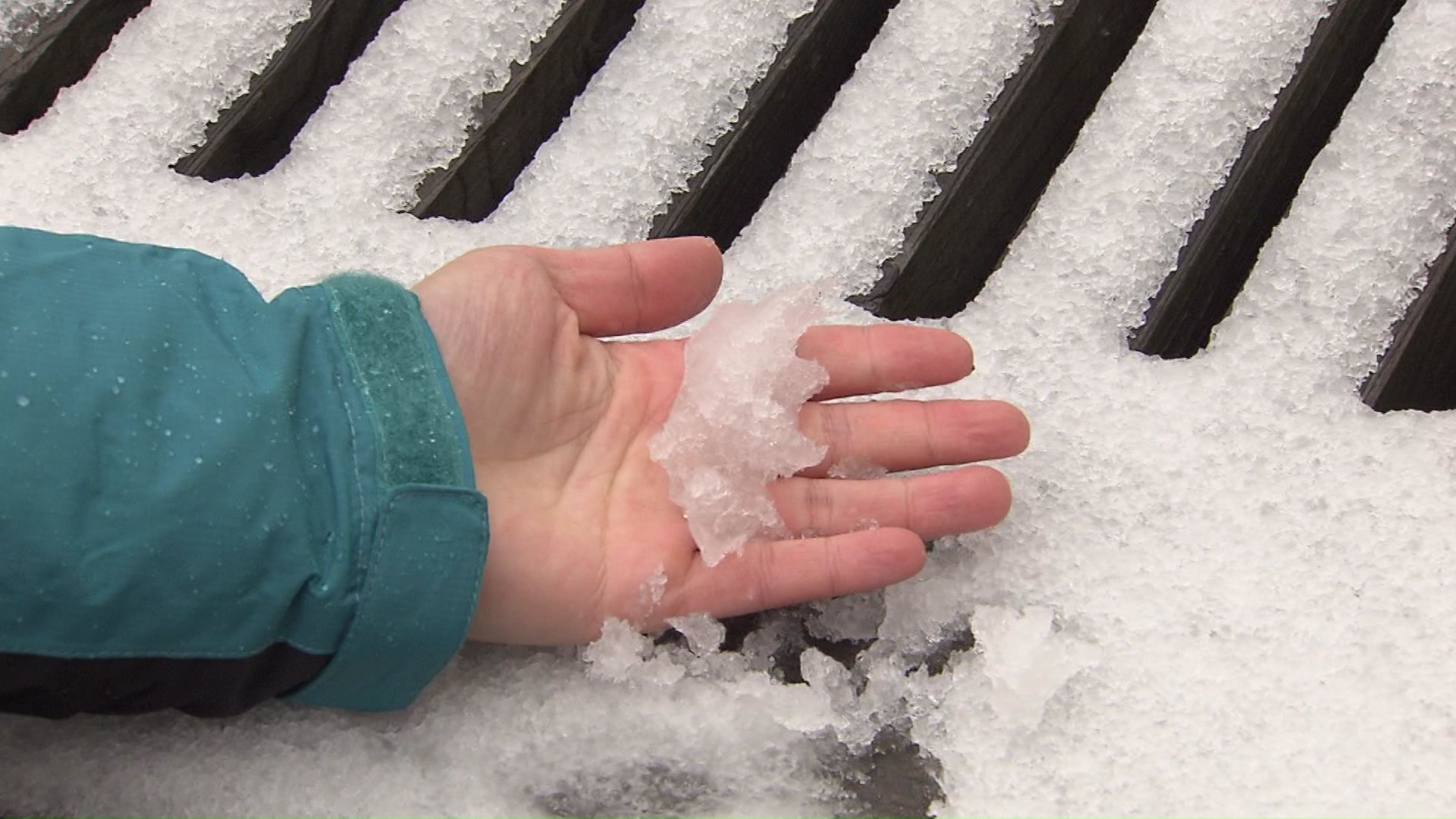 定山渓ではシャーベット状の雪が