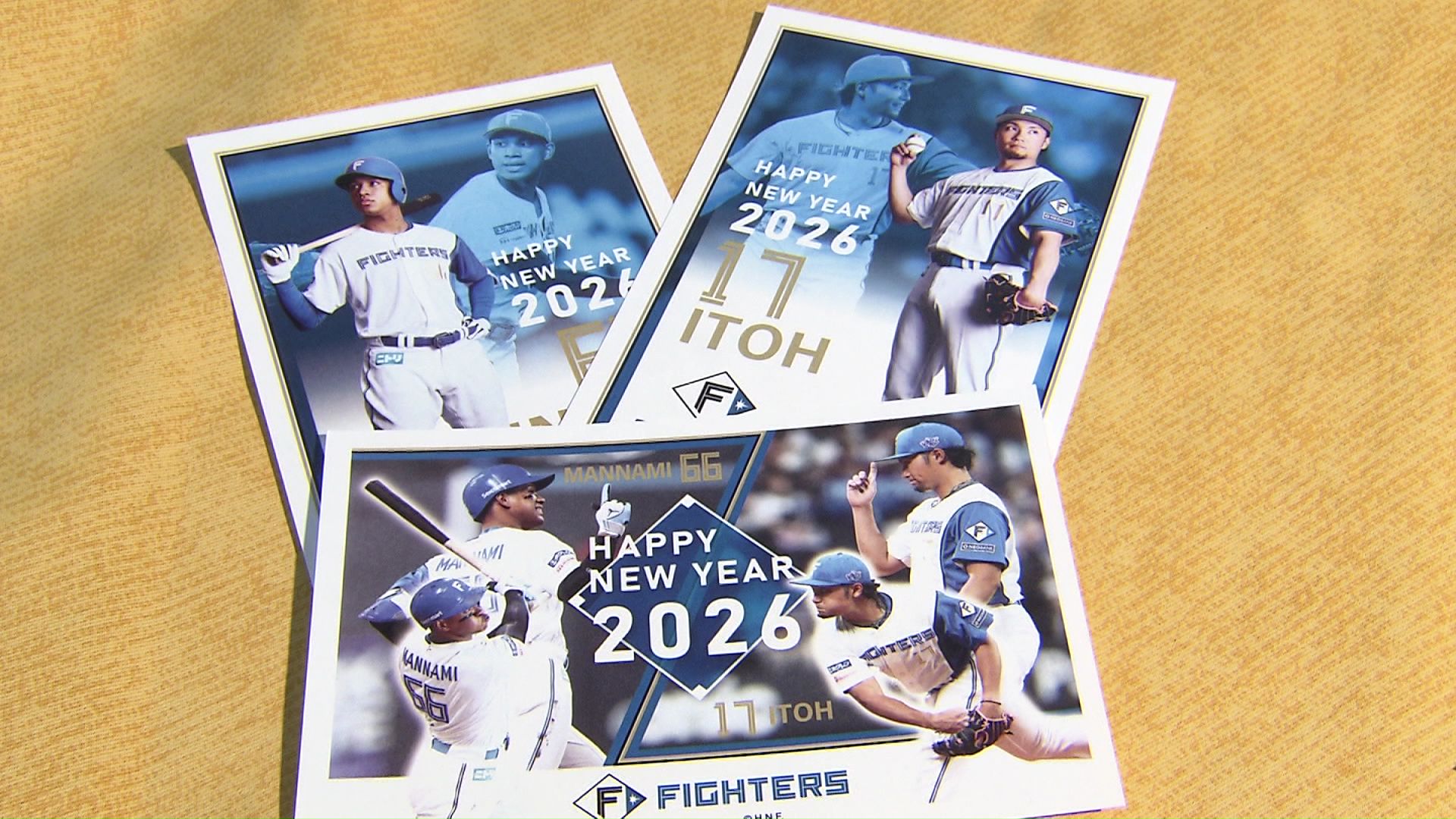 3枚一組の2種類で各3000セットのファイターズ限定品