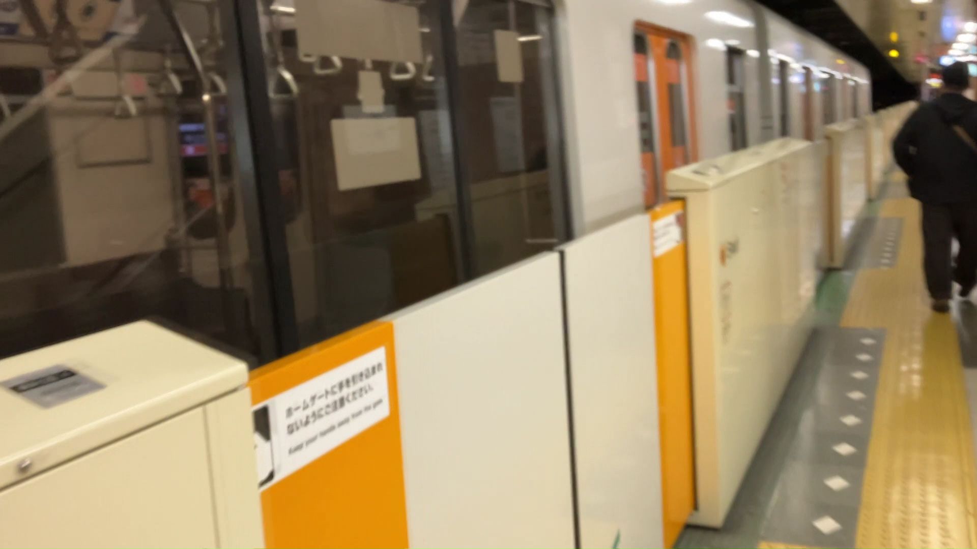 ホームドアとずれた位置で停止した車両（提供：視聴者）