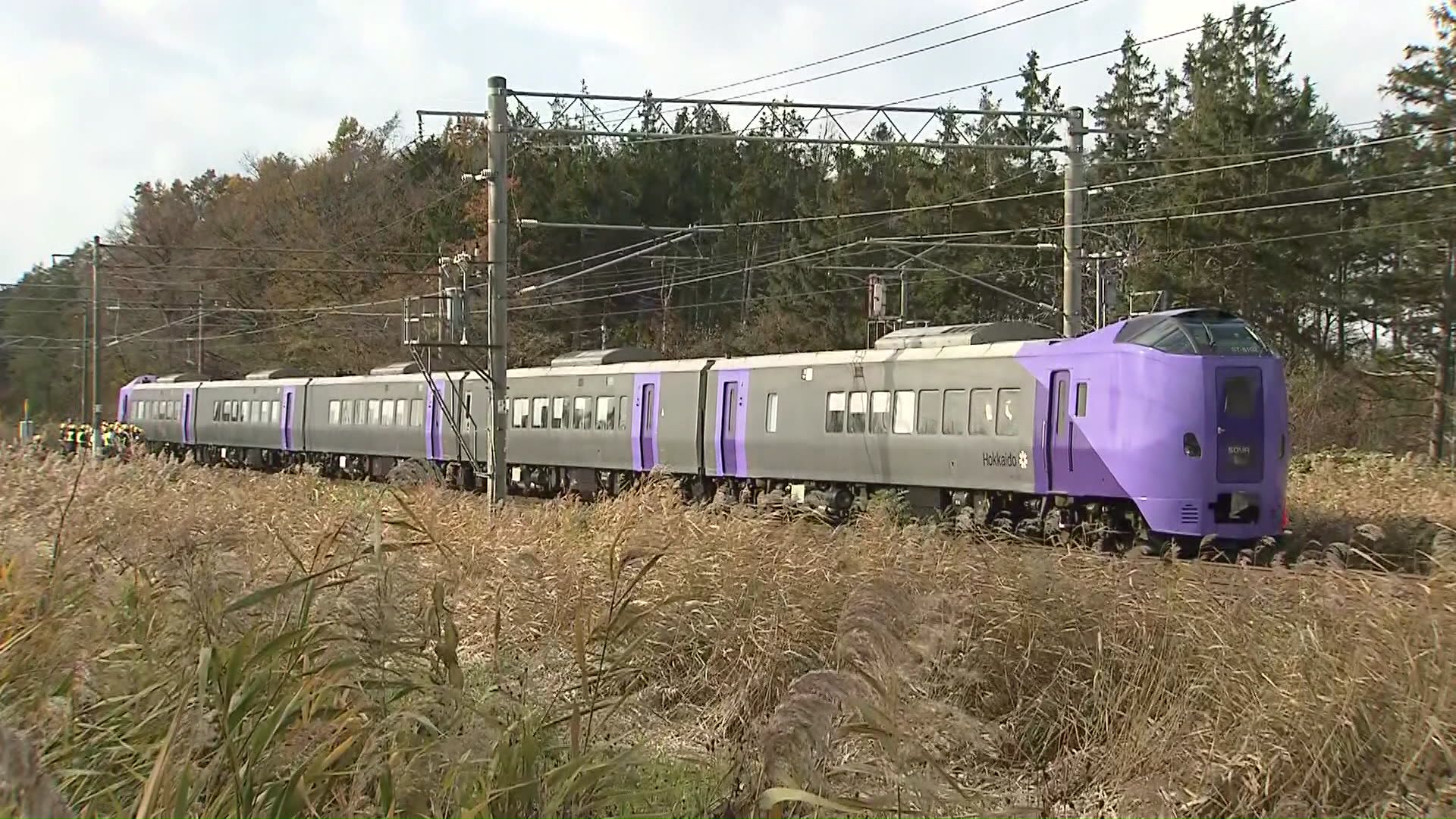 札幌発稚内行き特急宗谷(北海道岩見沢市 午前11時ごろ)