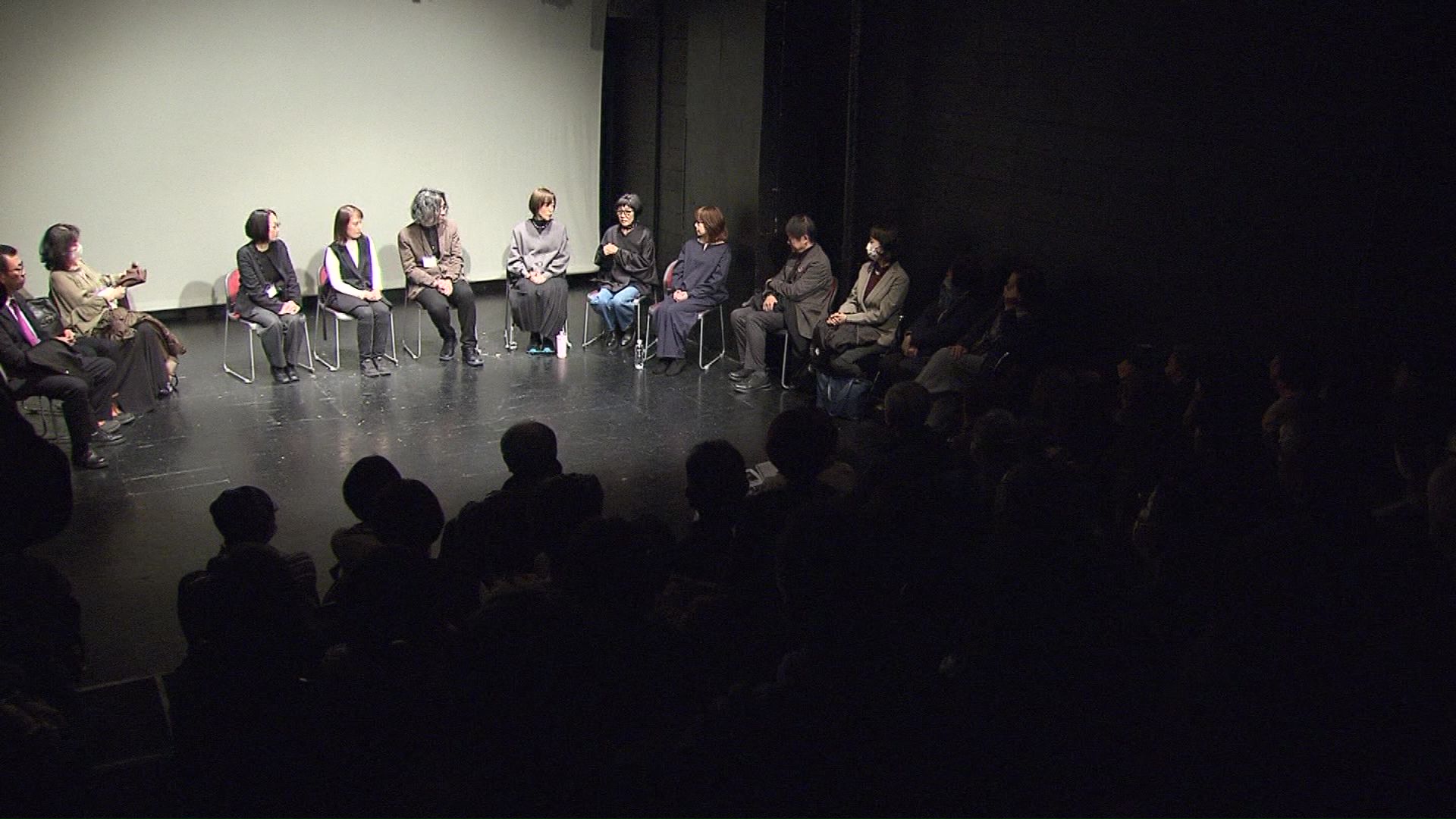 大勢のファンや関係者も集まる