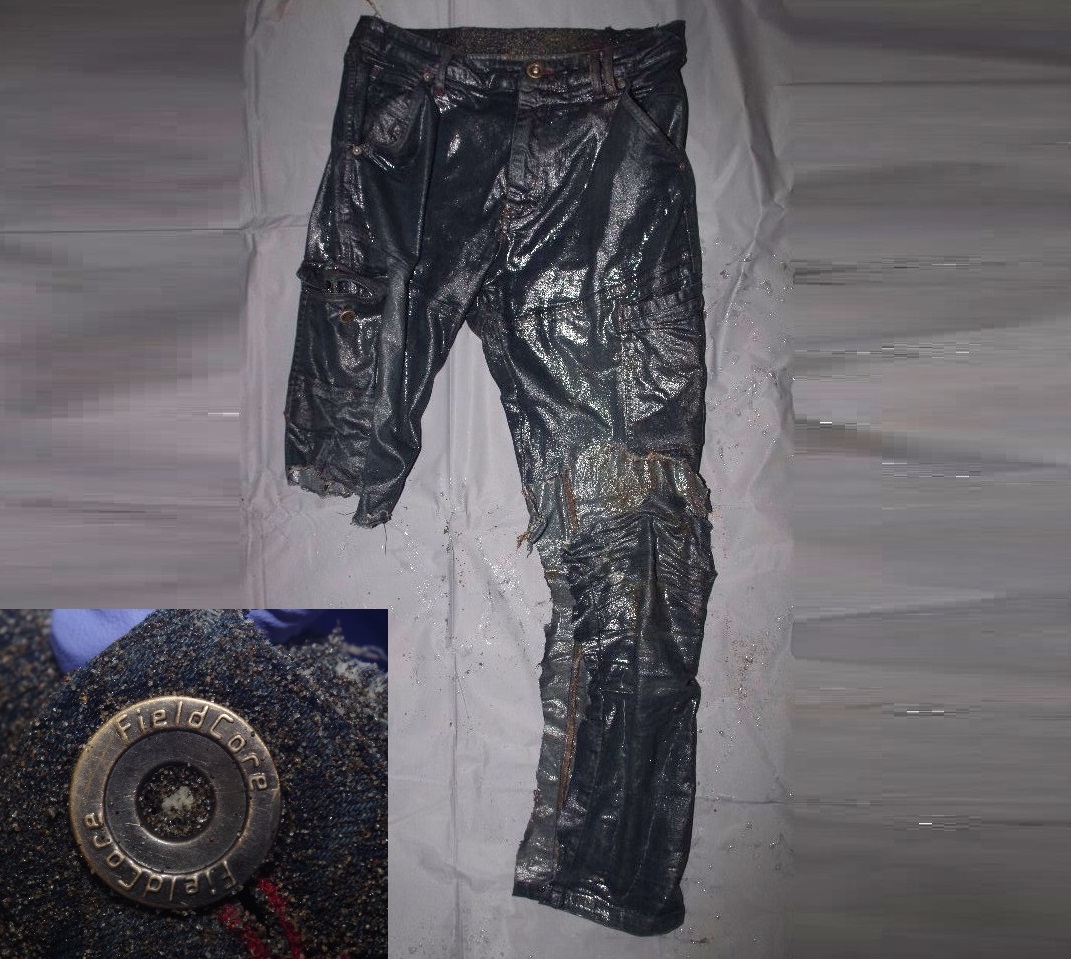 身に着けていたデニムのズボン（提供：道警）