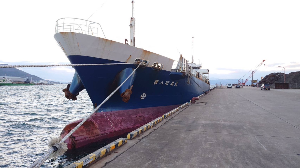 衝突した貨物船