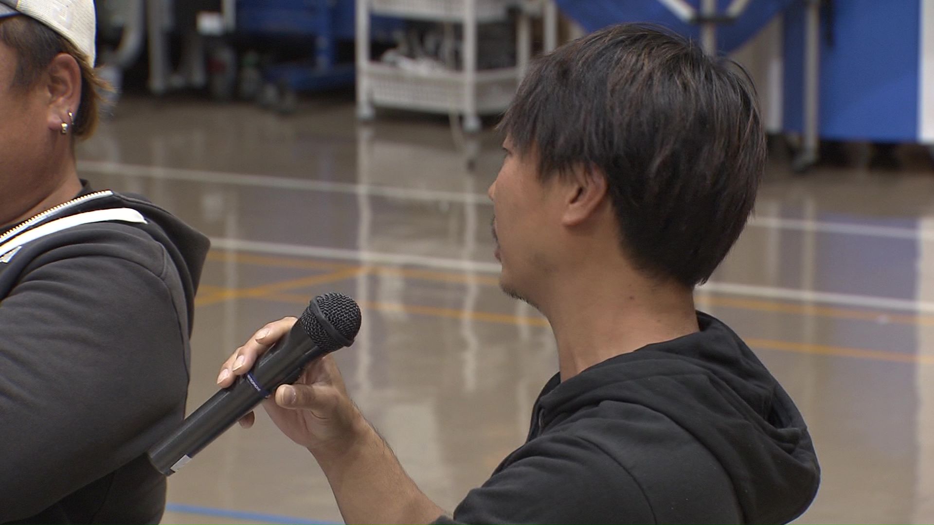 質問をする参加者