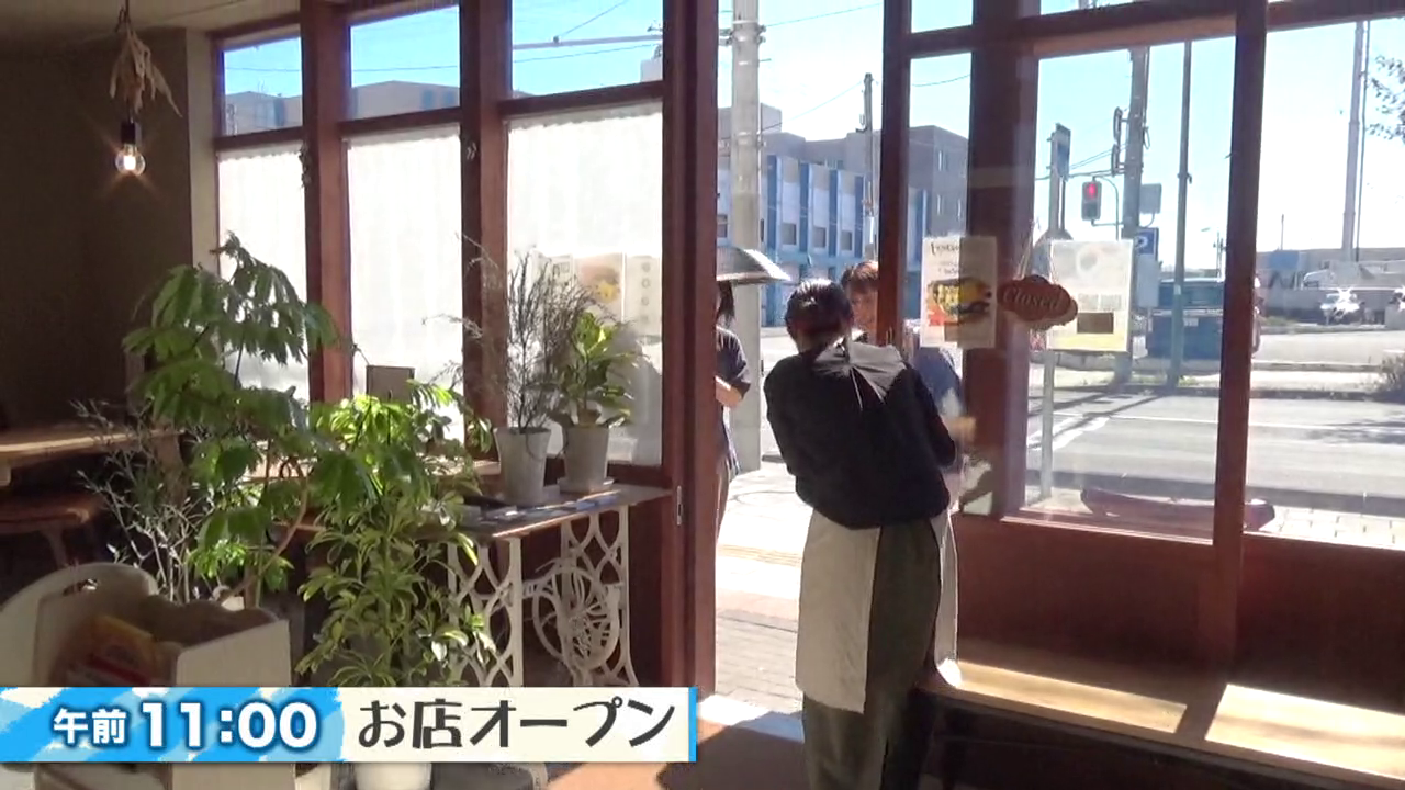 オープンと同時に続々とお客さんが来店