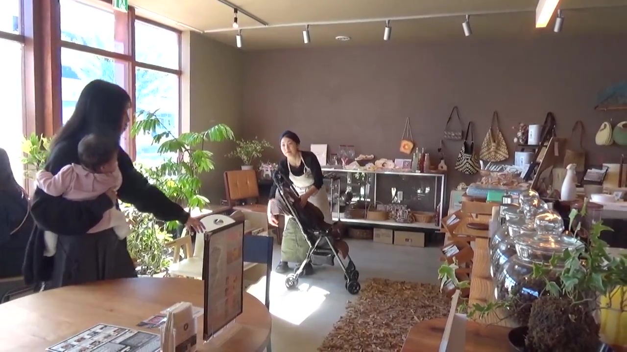 ベビーカー貸し出しや授乳・オムツ交換ができるスペースも