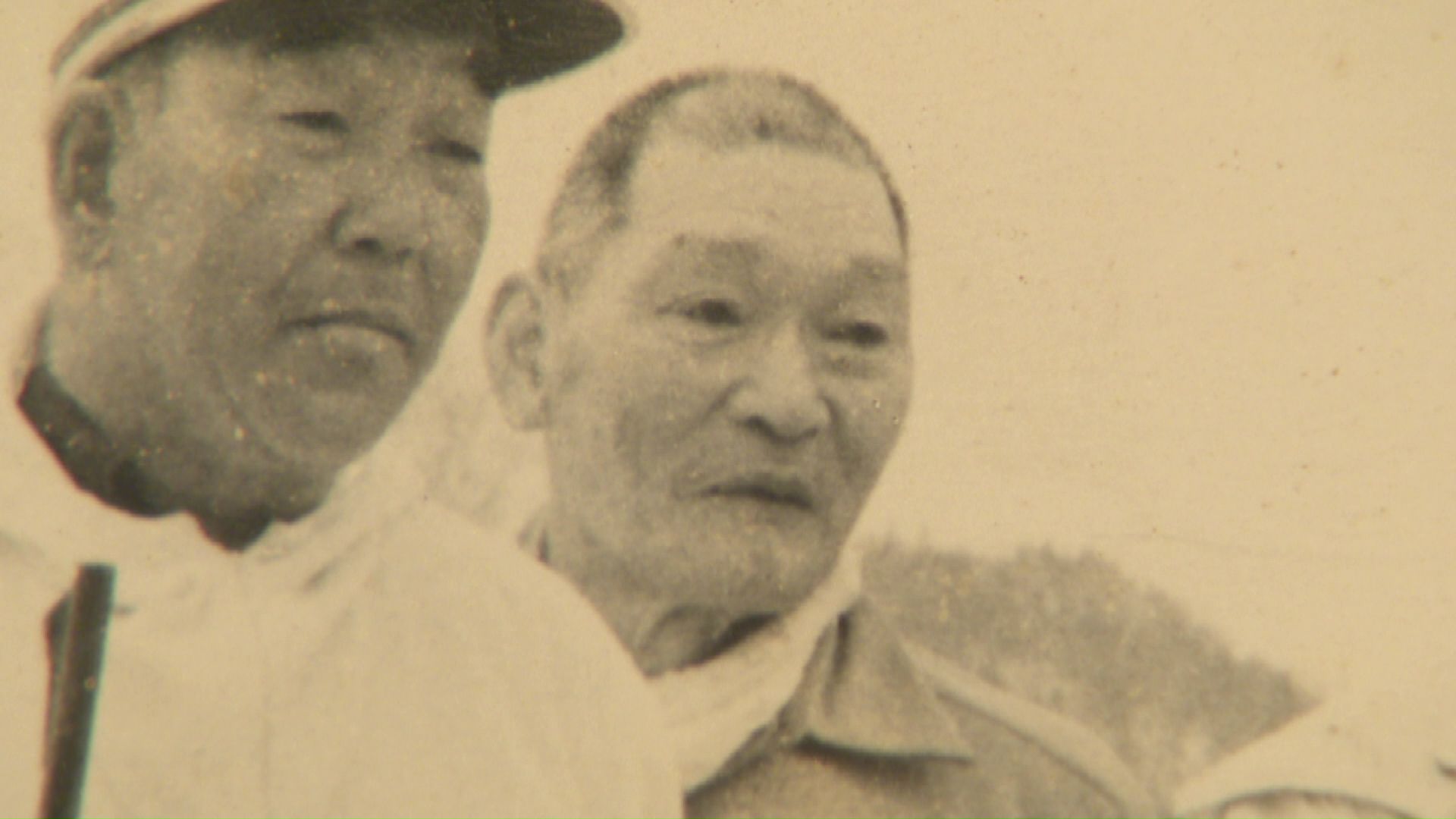 慰霊碑を建てた春義さん